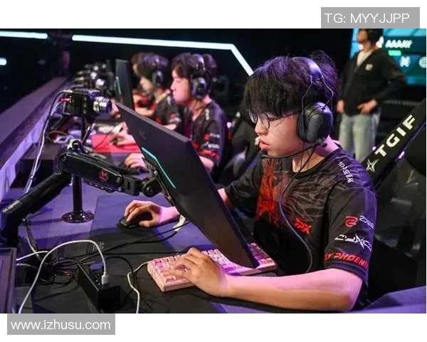 FPX战队配合引发热议玩家与评论员观点大相径庭 FPX战队配合引发热议玩家与评论员观点大相径庭